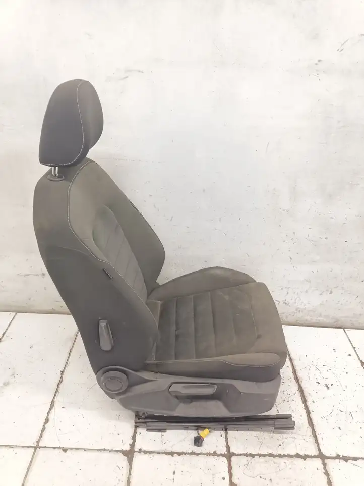 Volkswagen Golf VII (2013 - 2019) 5Q4881106Q Переднее сиденье пассажира — фото 2