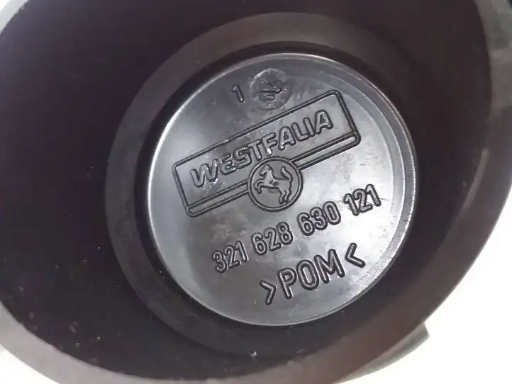 Audi A1 (2010 - 2014) 321628630121 Крышка фаркопа — фото 3