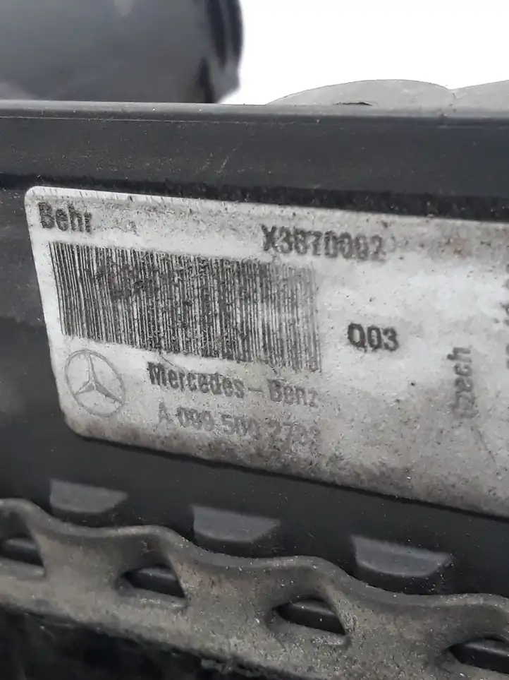 Mercedes-Benz CLS C218,X218 (2011 - 2017) A0995002703 Радиатор охлаждающей жидкости двигателя — фото 3
