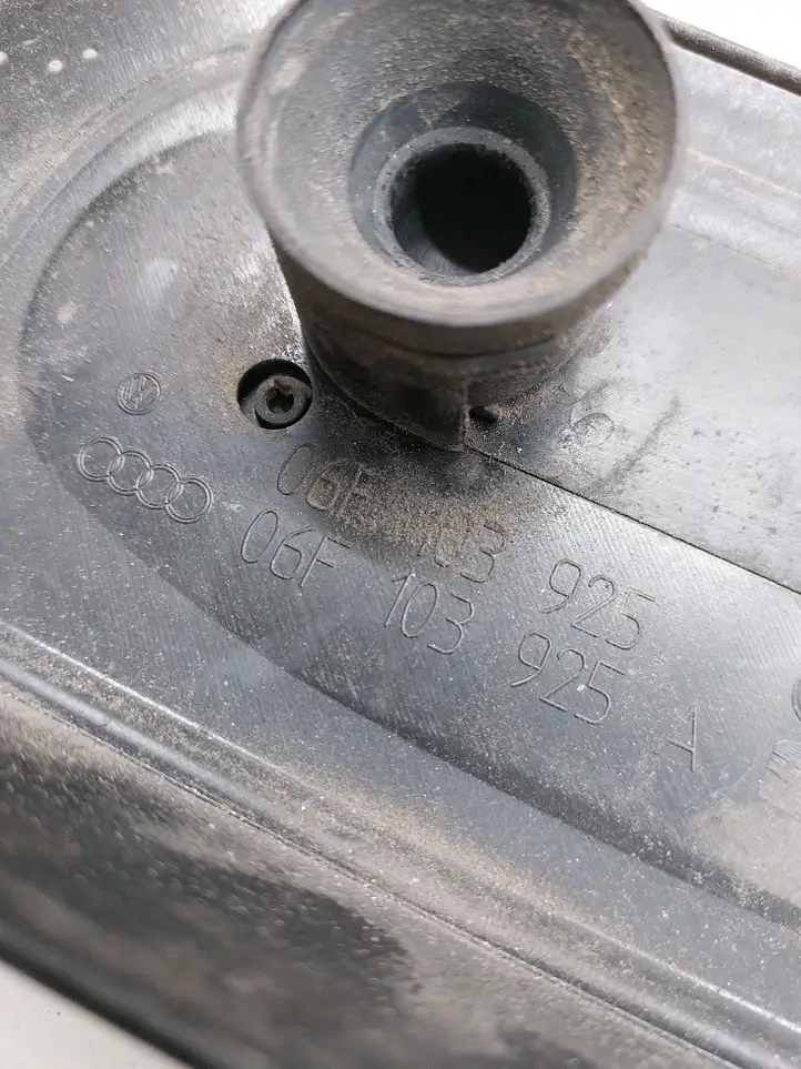 Audi A3/S3 8L (2000 - 2003) 06F103925A Крышка двигателя декоративная — фото 3