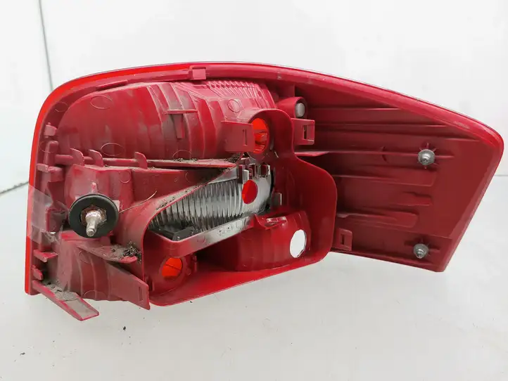 Audi A3/S3 8L (2000 - 2003) 8P0945095 Задний фонарь в кузове — фото 4