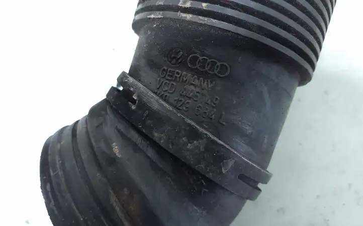 Volkswagen PASSAT B6 (2005 - 2010) 1K0129684L Детали воздухозаборника — фото 3