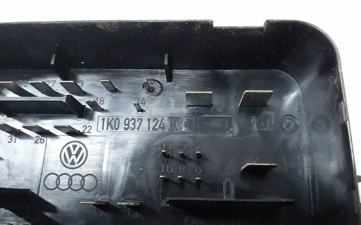 Volkswagen Touran I (2003 - 2010) 1K0937124K Блок предохранителей — фото 6