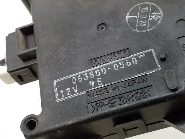 Toyota Corolla Verso E121 (2001 - 2004) 0638000560 Двигатель задвижки потока воздуха — фото 3