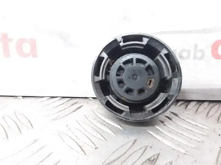 Ford Fiesta (2000 - 2005) Крышка расширительного бачка — фото 2