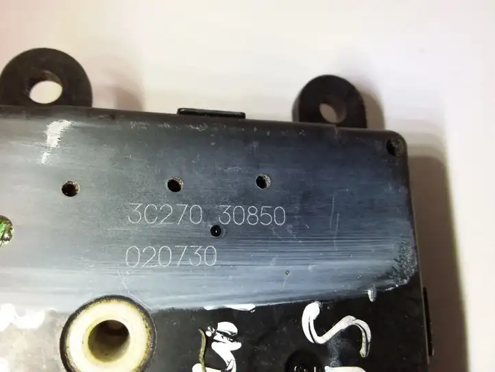 Nissan Primera (2001 - 2008) 3C27030850 Двигатель задвижки потока воздуха — фото 4