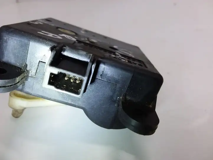 Nissan Primera (2001 - 2008) 3C27030850 Двигатель задвижки потока воздуха — фото 5