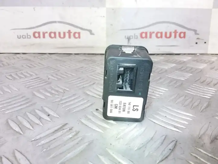 Opel Astra G (1998 - 2004) 90561086 Блок кнопок стеклоподъемников — фото 3