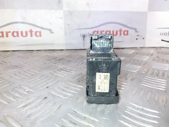 Audi Q3 8U (2011 - 2014) 8U0927225D Кнопка ручного тормоза — фото 2