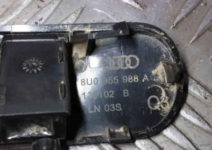 Audi Q3 8U (2011 - 2014) 8U0955988A Форсунка омывателя лобового стекла — фото 8