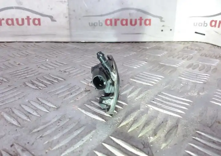Audi Q3 8U (2011 - 2014) 8U0955987A Форсунка омывателя лобового стекла — фото 6