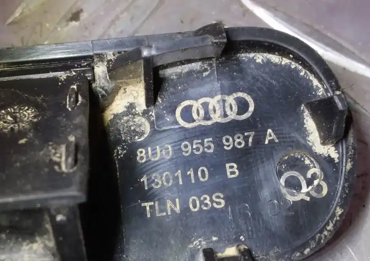 Audi Q3 8U (2011 - 2014) 8U0955987A Форсунка омывателя лобового стекла — фото 8