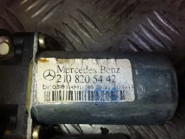 Mercedes-Benz E W210 (1995 - 2002) 2108205442 Стеклоподъемник задней двери — фото 3