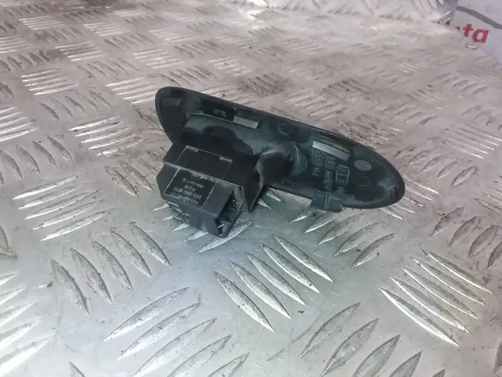 Seat Toledo II (1M) (1998 - 2006) 1M0959855 Блок кнопок стеклоподъемников — фото 2