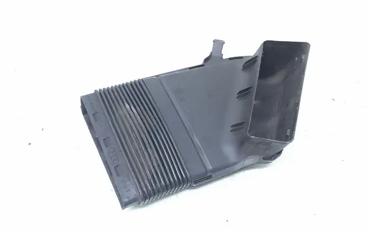 Audi A4 S4 B6 8E 8H (2000 - 2006) 8E0129617D Детали воздухозаборника — фото 3