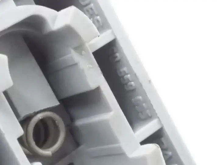 Opel Astra H (2004 - 2009) 90559995 Крепление солнцезащитного козырька — фото 3