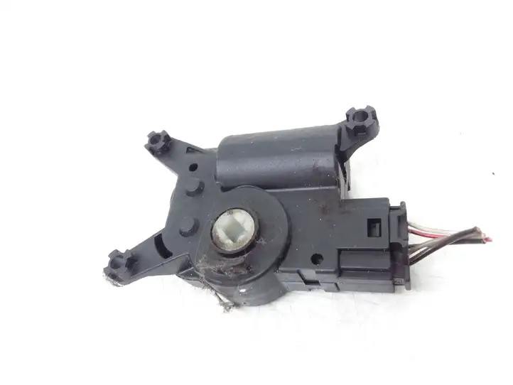 Opel Astra H (2004 - 2009) 52406339 Двигатель задвижки потока воздуха — фото 1