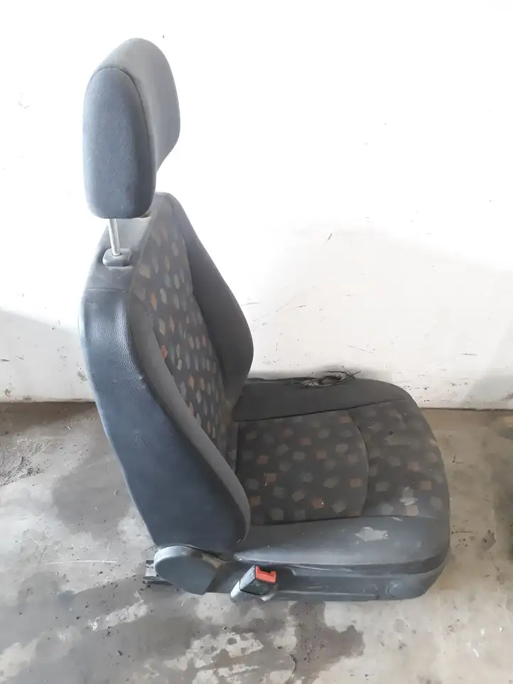 Mercedes-Benz Vito Viano W639 (2003 - 2010) Переднее сиденье водителя — фото 2