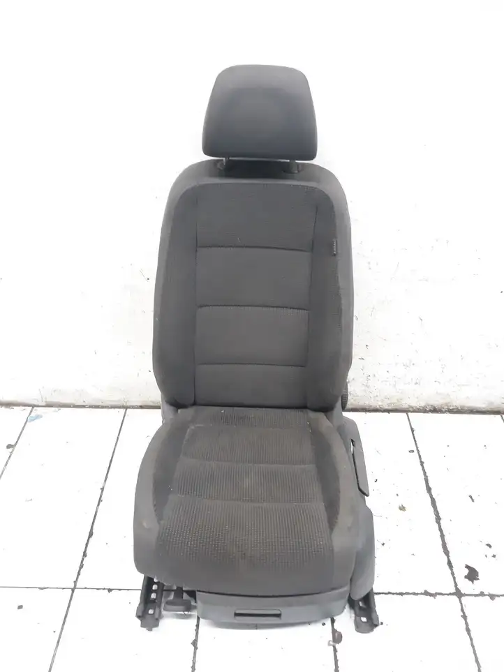 Volkswagen Golf V (2003 - 2009) 1K5881021SE Переднее сиденье водителя — фото 1