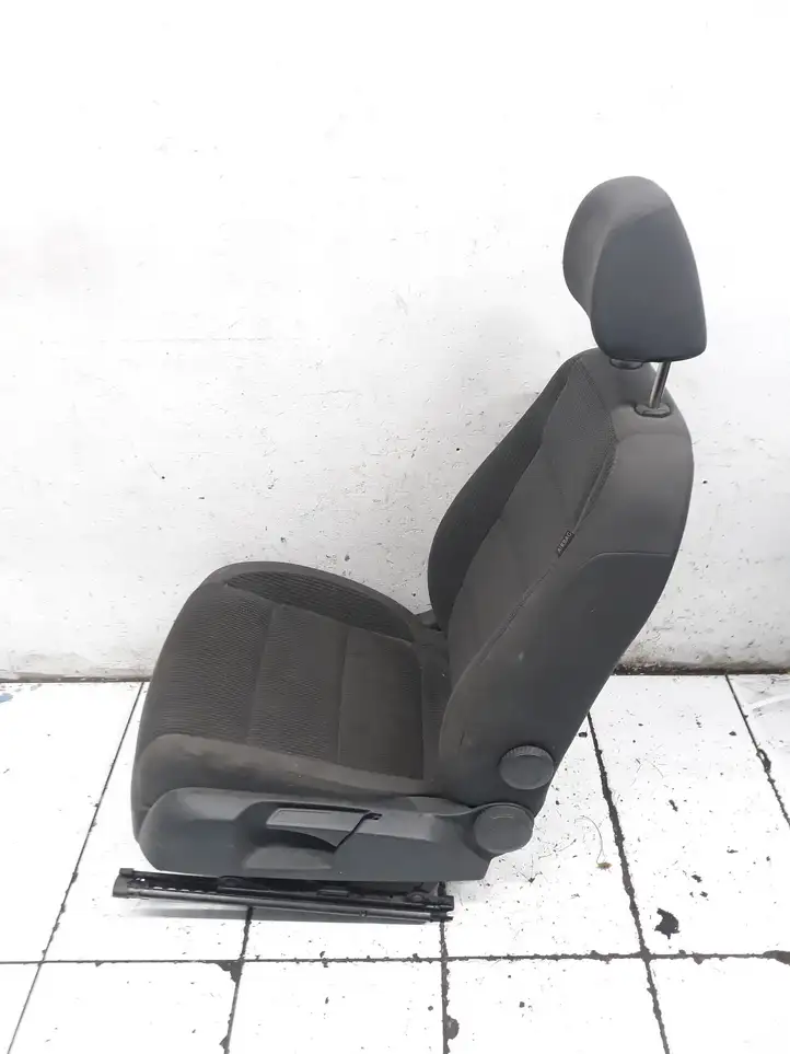 Volkswagen Golf V (2003 - 2009) 1K5881021SE Переднее сиденье водителя — фото 6