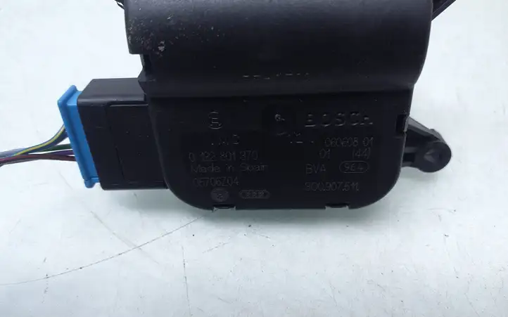 Volkswagen PASSAT B6 (2005 - 2010) 0132801370 Двигатель задвижки потока воздуха — фото 2