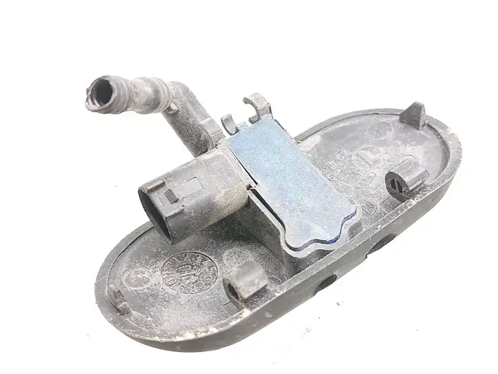 Audi A3/S3 8L (2000 - 2003) 8P0955987C Форсунка омывателя лобового стекла — фото 2