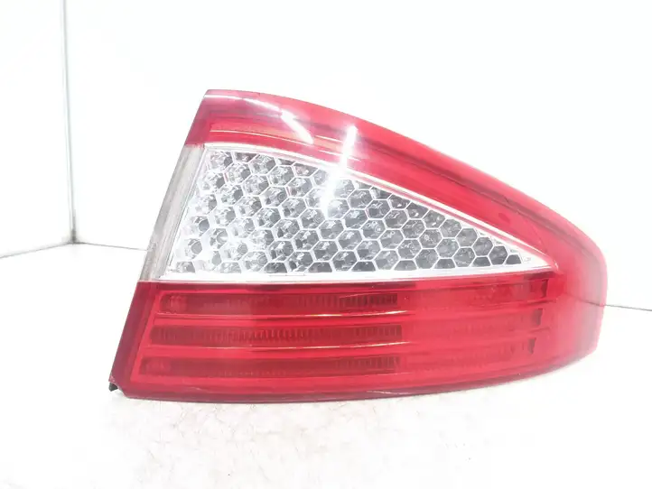Ford Mondeo MK IV (2007 - 2014) 7S7113404A Задний фонарь в кузове — фото 1