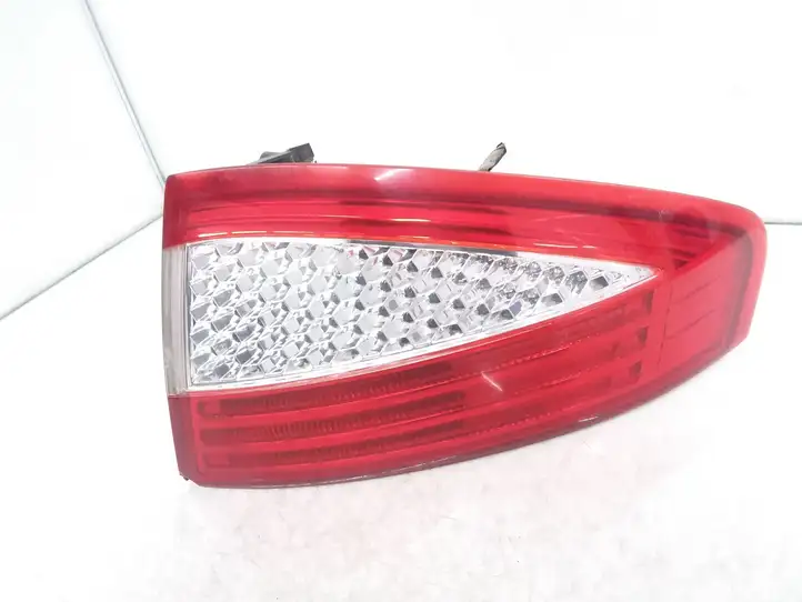 Ford Mondeo MK IV (2007 - 2014) 7S7113404A Задний фонарь в кузове — фото 3