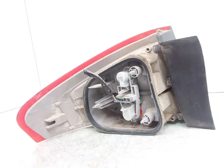 Ford Mondeo MK IV (2007 - 2014) 7S7113404A Задний фонарь в кузове — фото 4
