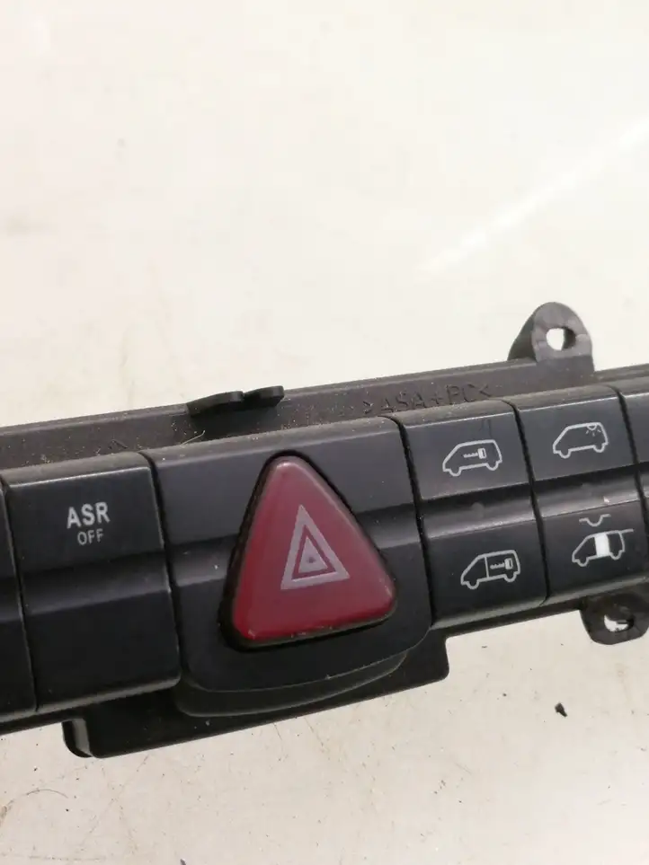 Mercedes-Benz Vito Viano W639 (2003 - 2010) 6395454407 Включатель аварийных фонарей — фото 5