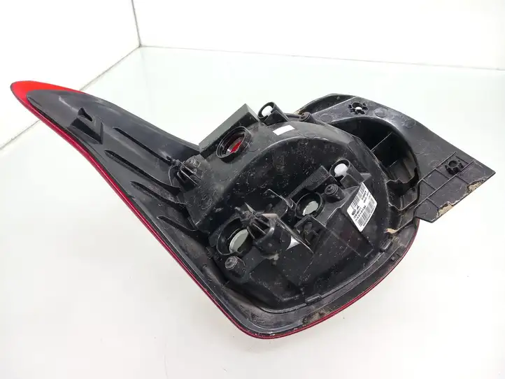 Hyundai i10 (2016 - 2019) 92402B9100 Задний фонарь в кузове — фото 3