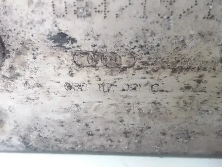 Volkswagen PASSAT B6 (2005 - 2010)  06D117021C Кронштейн масляного фильтра