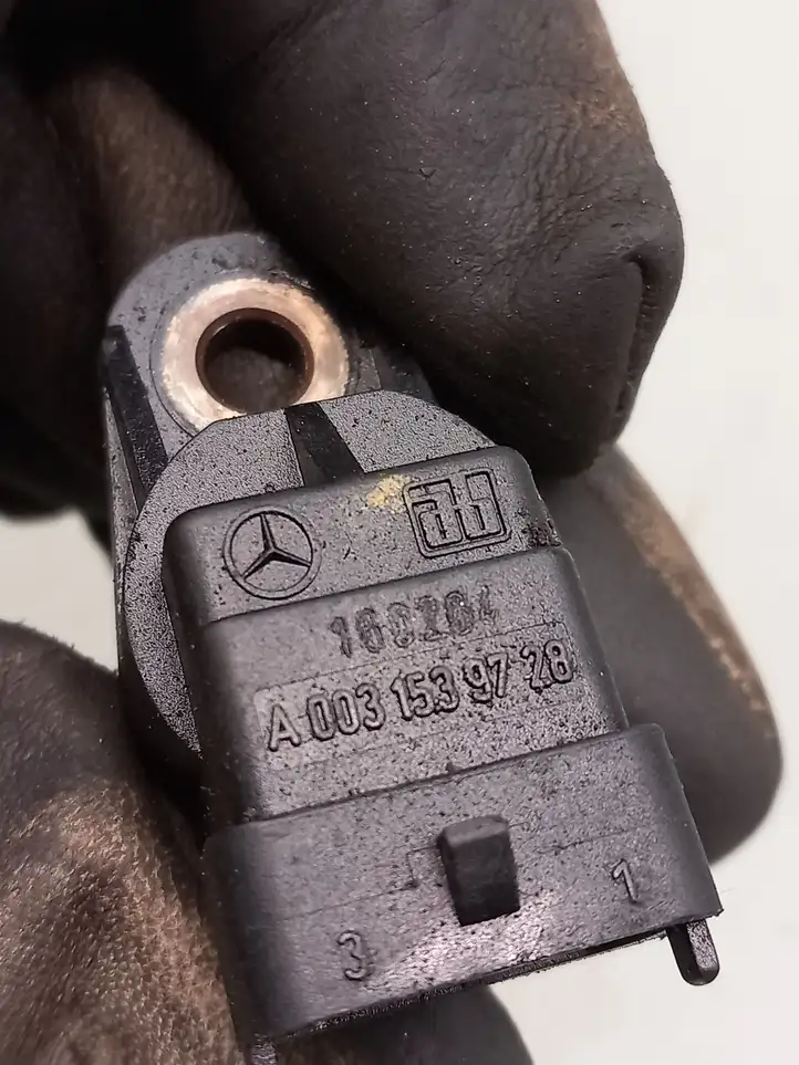 Mercedes-Benz E W211 (2002 - 2009) A0031539728 Датчик распредвала — фото 4