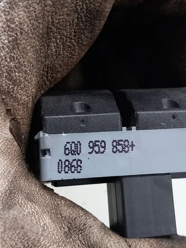 Seat Ibiza III (6L) (2002 - 2008) 6Q0959858 Блок кнопок стеклоподъемников — фото 4