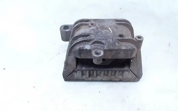 Volkswagen PASSAT B6 (2005 - 2010) 1K0199262P Опора двигателя — фото 4