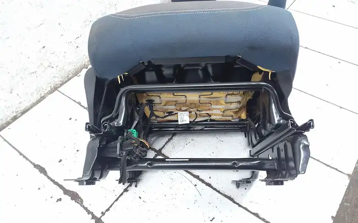 Citroen Berlingo (2008 - 2012) Переднее сиденье пассажира — фото 2