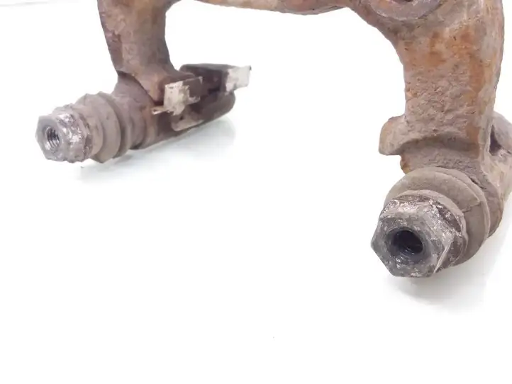 Peugeot 307 (2005 - 2008) Скоба заднего тормозного суппорта — фото 2