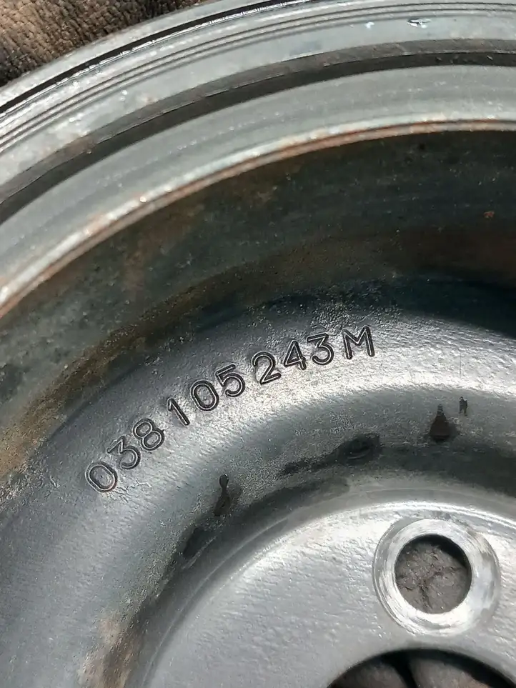 Volkswagen Caddy (2010 - 2015) 038105243M Шкив коленчатого вала — фото 3