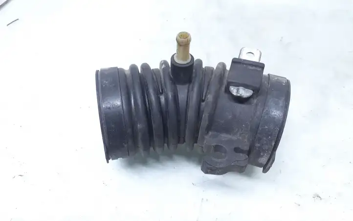Mazda 6 (2007 - 2009) L813132213 Трубка подачи воздуха — фото 1