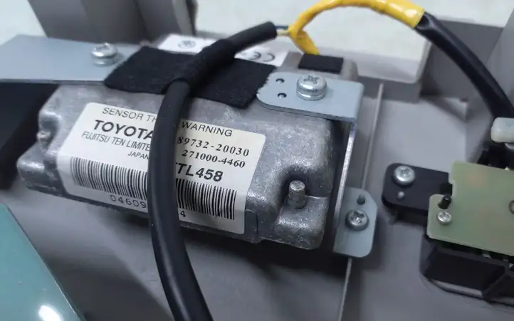 Toyota Avensis T270 (2009 - 2012) 8973220030 Передняя подсветка — фото 5