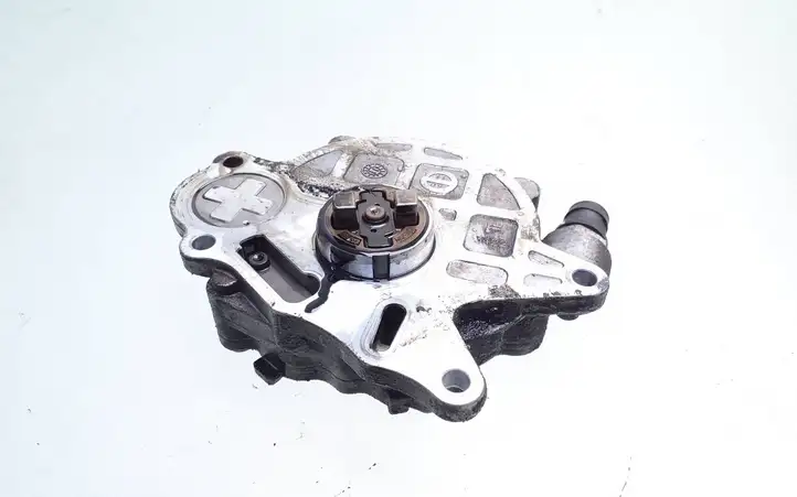 Skoda Octavia Mk2 (1Z) (2004 - 2013) 03L145100g Вакуумный насос — фото 1