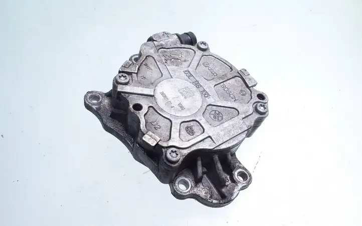 Skoda Octavia Mk2 (1Z) (2004 - 2013) 03L145100g Вакуумный насос — фото 2