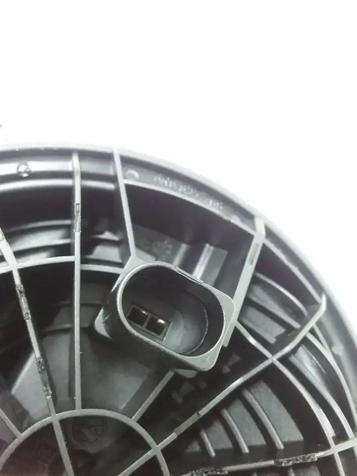 Volkswagen Polo V 6R (2009 - 2015) 6R6827469 Ручка крышки багажника — фото 3
