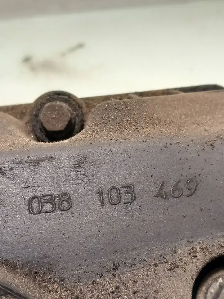 Volkswagen Touran I (2003 - 2010) 038103469q Крышка головки блока цилиндров — фото 5