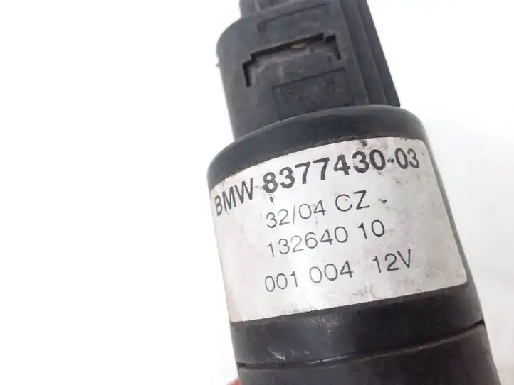 BMW 5 E60 E61 (2004 - 2010) 8377430 Насос омывателя фар — фото 3