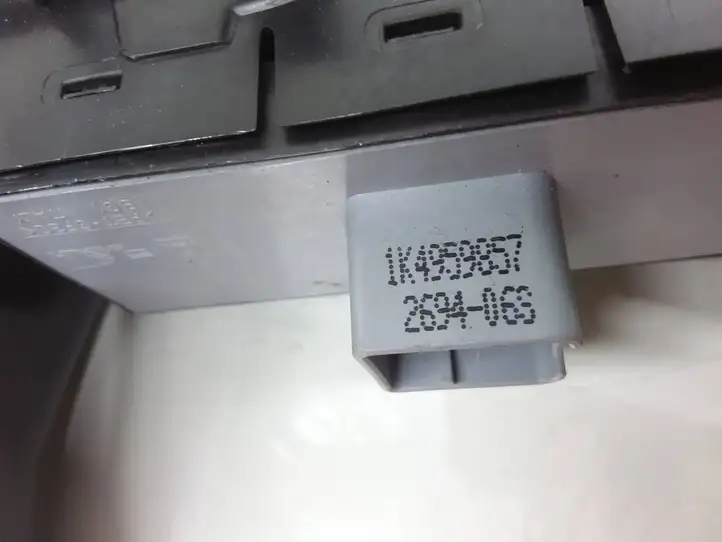 Seat Altea (2004 - 2009) 5p1867171a Кнопка стеклоподъемников — фото 4