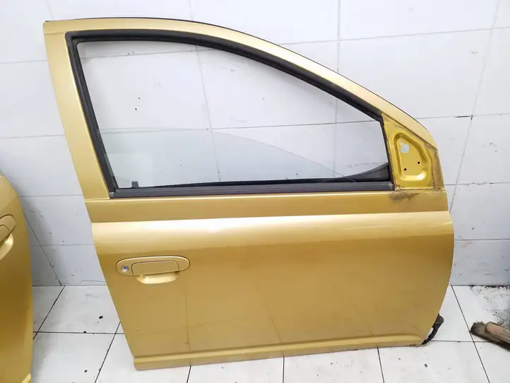 Toyota Yaris (1999 - 2003) Дверь — фото 1
