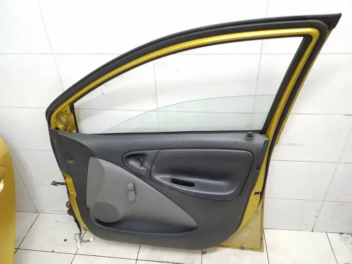 Toyota Yaris (1999 - 2003) Дверь — фото 2