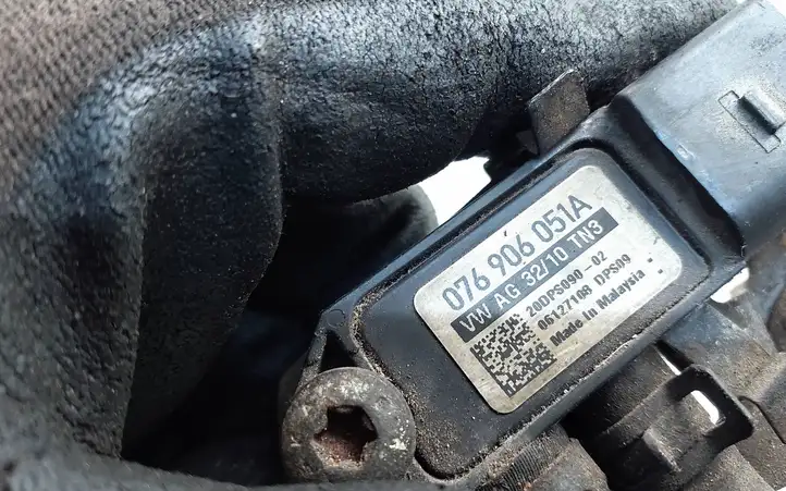Volkswagen PASSAT B6 (2005 - 2010) 076906051A Датчик давления выхлопных газов — фото 5