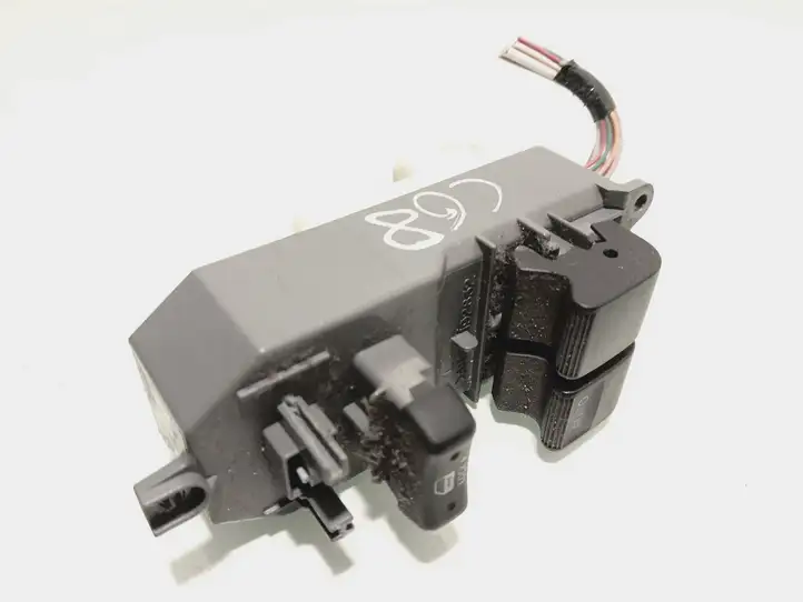 Toyota Yaris (2005 - 2009) 8324075 Блок кнопок стеклоподъемников — фото 1